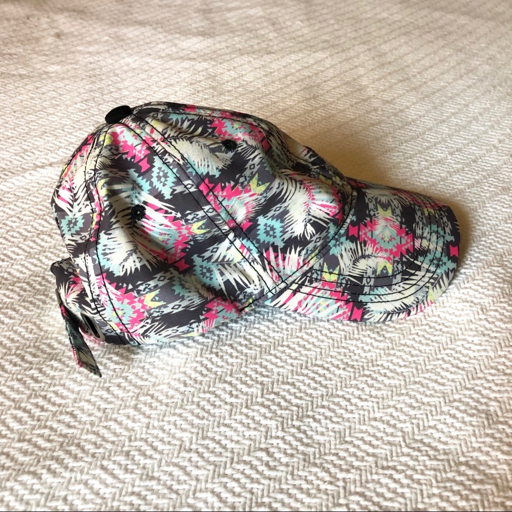 Multicolor hat - Picture 4 of 4